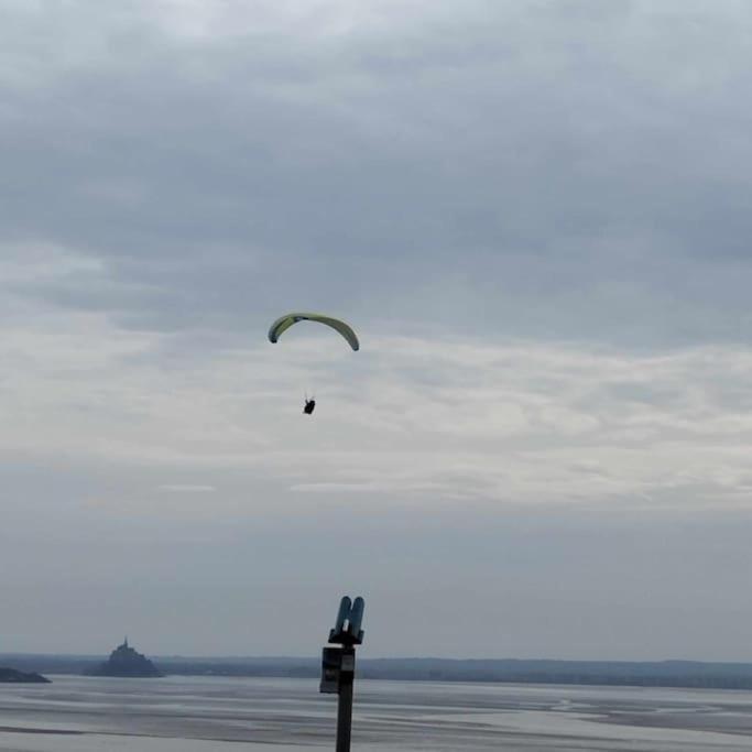 Maison Vue Sur Le Mont Saint Michel Et Sa Baie Champeaux Exterior photo